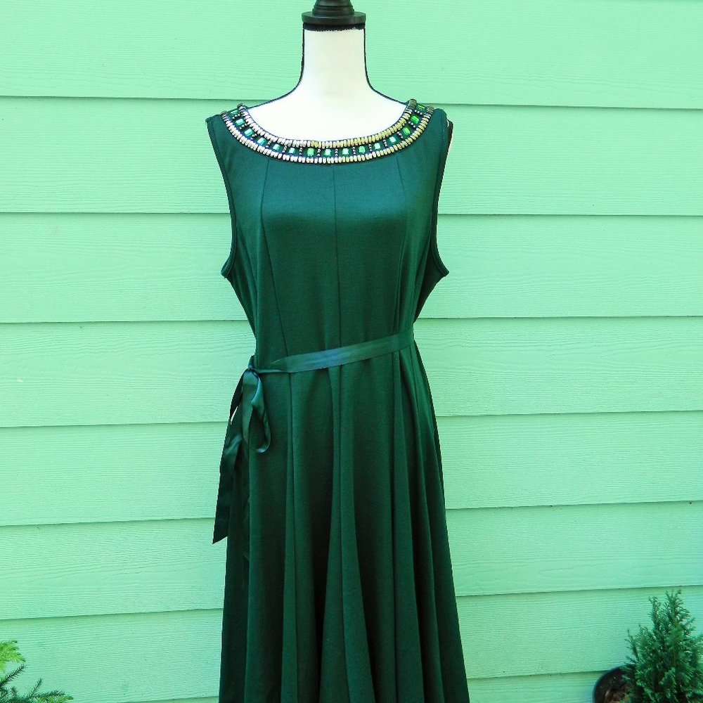 3/$20 Hanni Woman Emerald Jewel Collar Dress